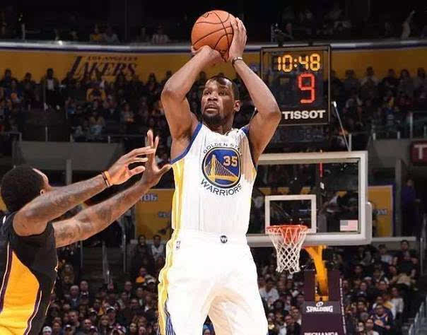 并在球队担 并在球队担